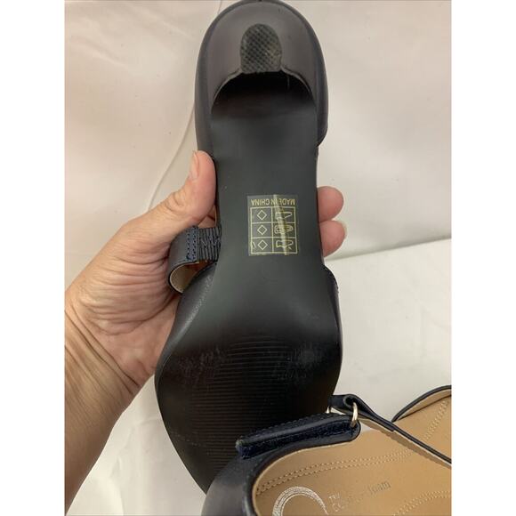 Journee Collection Navy Pumps Womens 8.5 Wide Mary Jane’s - Picture 6 of 8